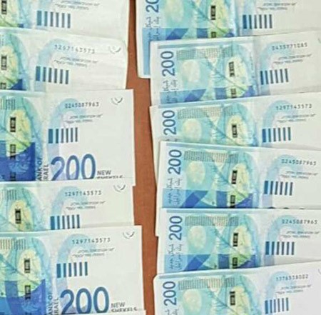 ضبط كمية كبيرة من النقود المزيفة من فئة 200 شيقل الجديدة 